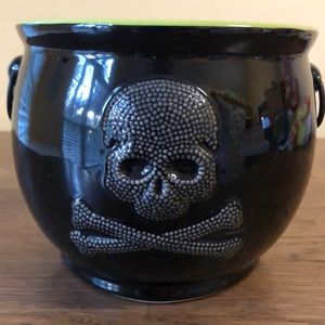 Yankee Candle Black and Green Skull Cauldron